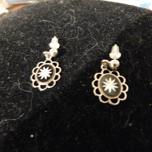 vintage oval black silver tone star earrings small - Picture 2 of 4